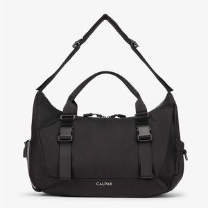 CALPAK Fit Gym Bag in Black